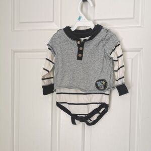 3/$15 Burt's bees onesie size 6-9m